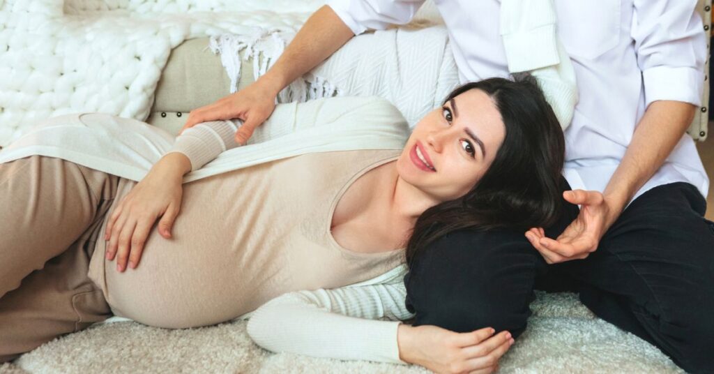 How to Put a Pregnant Woman in the Recovery Position